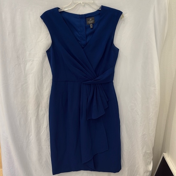 Adrianna Papell Cocktail Dress | Size 6 blue
Draped waistline midi - Picture 1 of 6